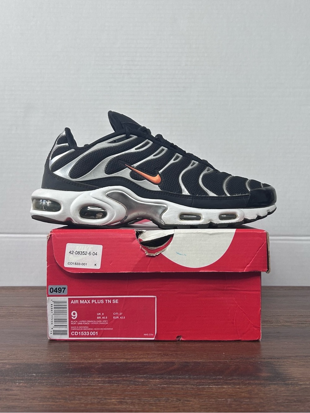 Nike Air Max Plus TN Black Dark Grey Hyper Crimson M9/W10.5